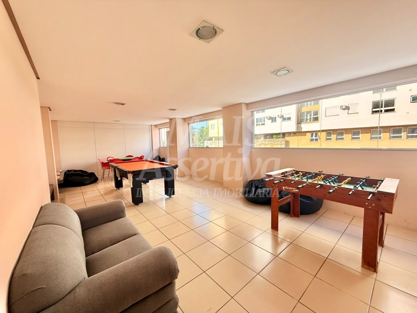 Apartamento semi mobiliado para venda no Edifício Downtown, Centro de Novo Hamburgo/RS. 