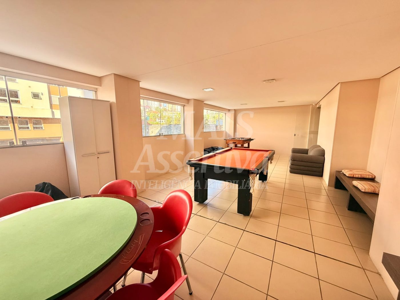 Apartamento semi mobiliado para venda no Edifício Downtown, Centro de Novo Hamburgo/RS. 