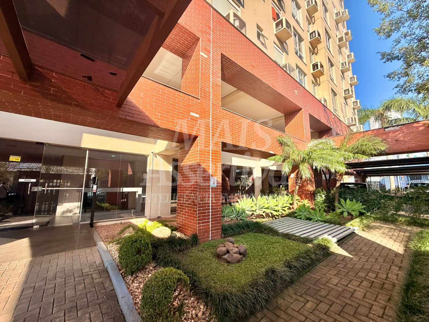 Apartamento semi mobiliado para venda no Edifício Downtown, Centro de Novo Hamburgo/RS. 