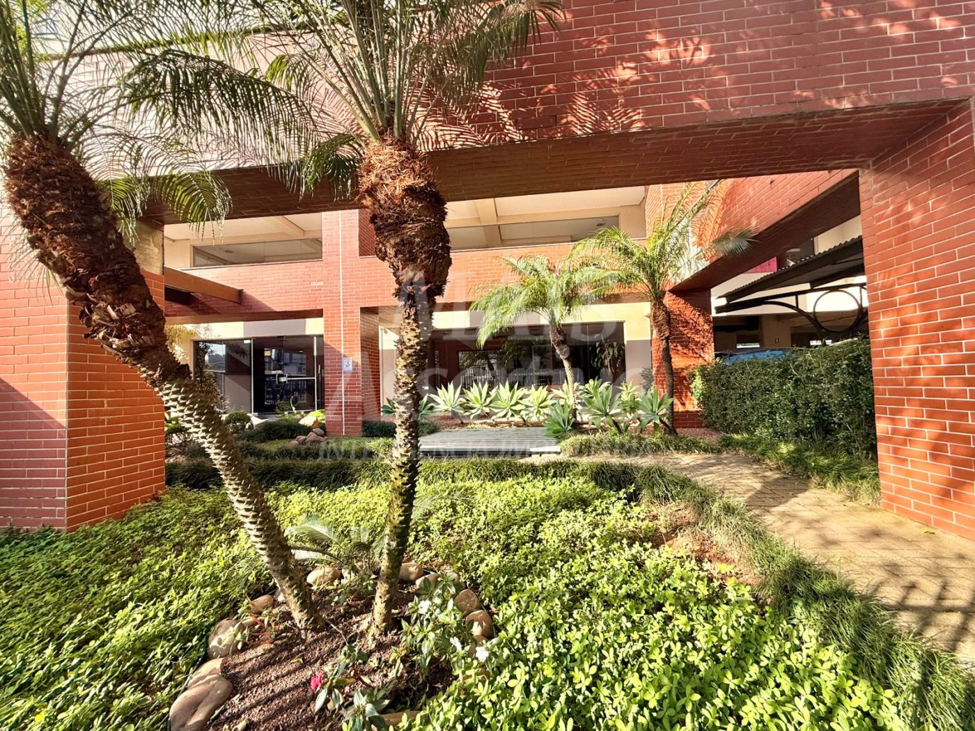 Apartamento semi mobiliado para venda no Edifício Downtown, Centro de Novo Hamburgo/RS. 
