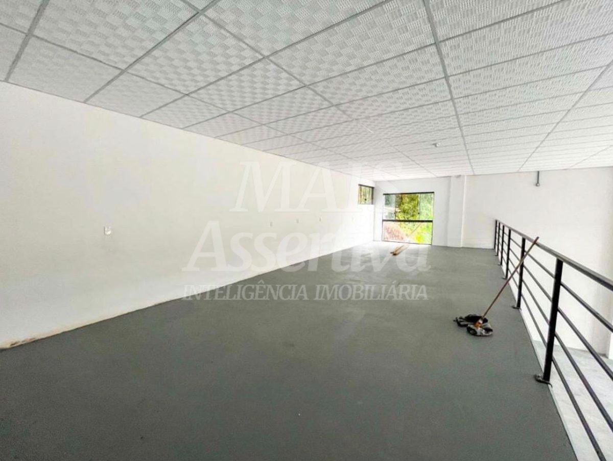 Ótimo prédio comercial com mezanino para locação no bairro Guarani 