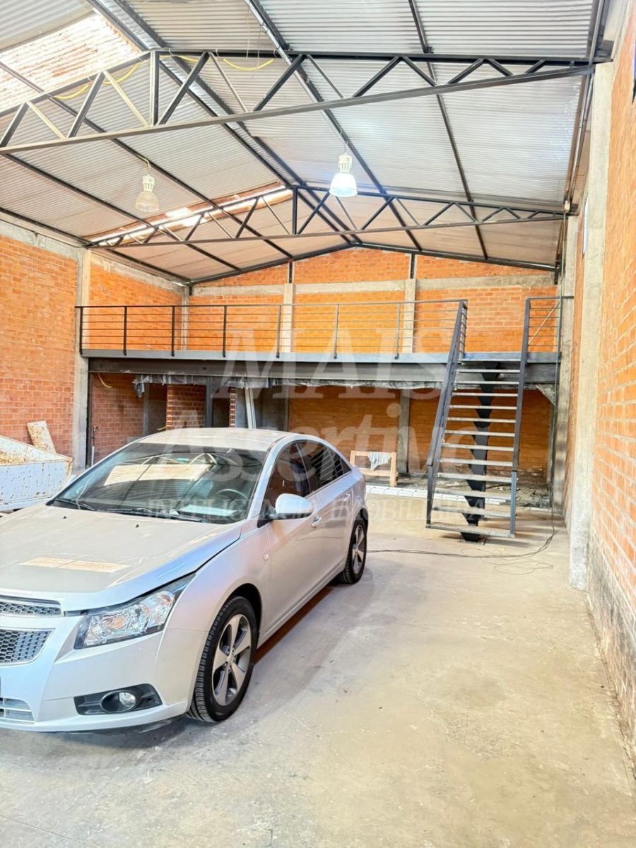 Prédio comercial para locação de 394,00m² no bairro Rondônia em Novo Hamburgo 