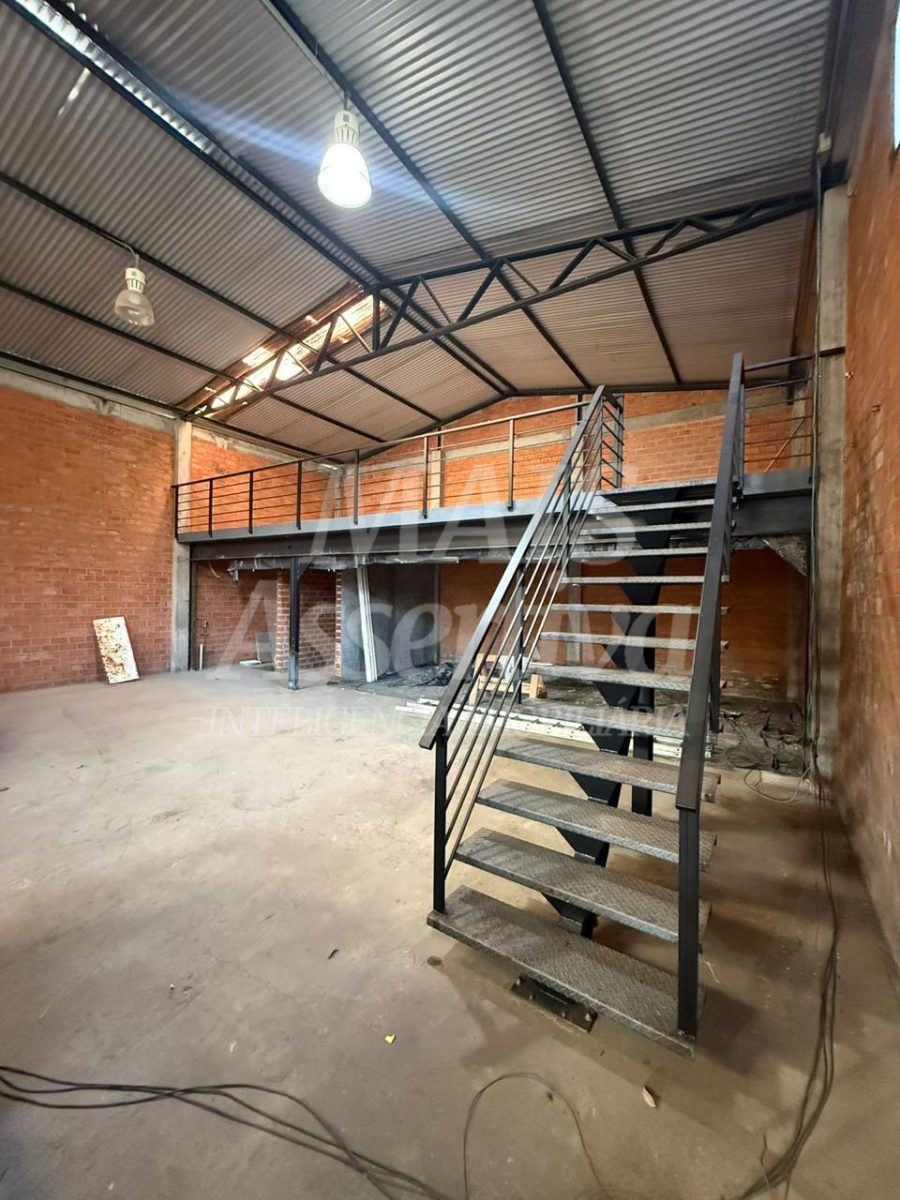 Prédio comercial para locação de 394,00m² no bairro Rondônia em Novo Hamburgo 
