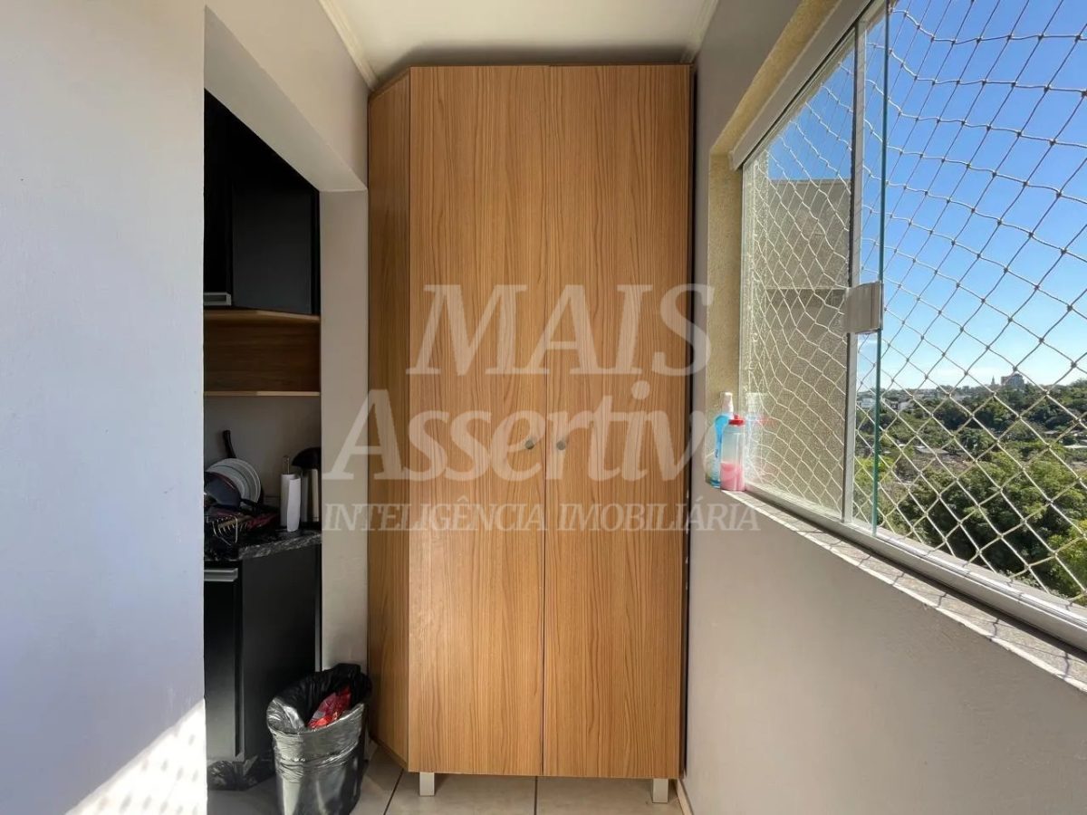 Excelente apartamento à venda - 3 Dormitórios, semi mobiliado e com sacada!