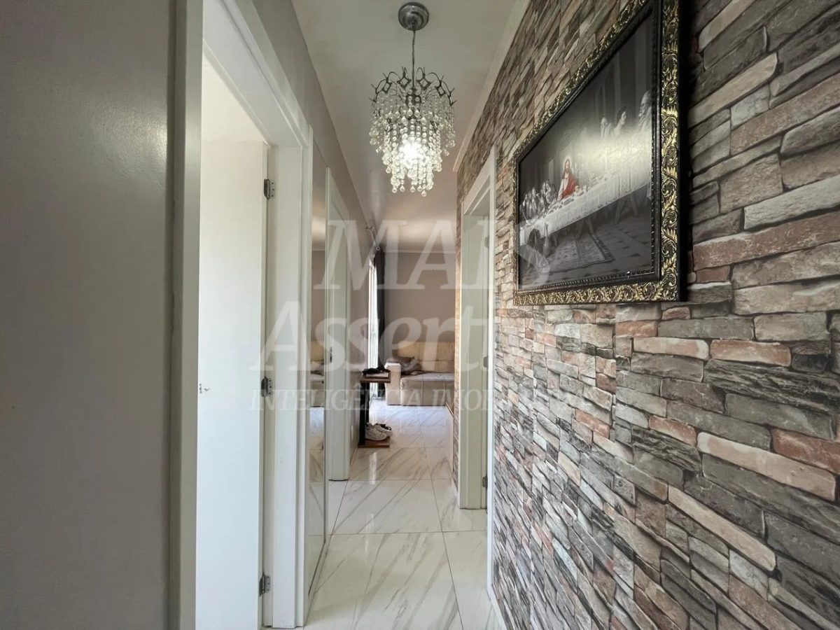 Excelente apartamento à venda - 3 Dormitórios, semi mobiliado e com sacada!