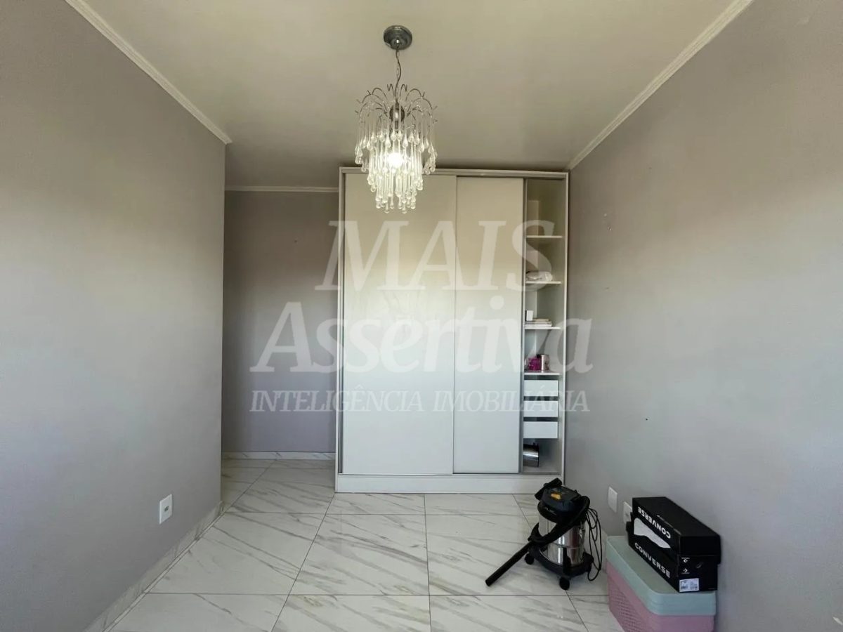 Excelente apartamento à venda - 3 Dormitórios, semi mobiliado e com sacada!