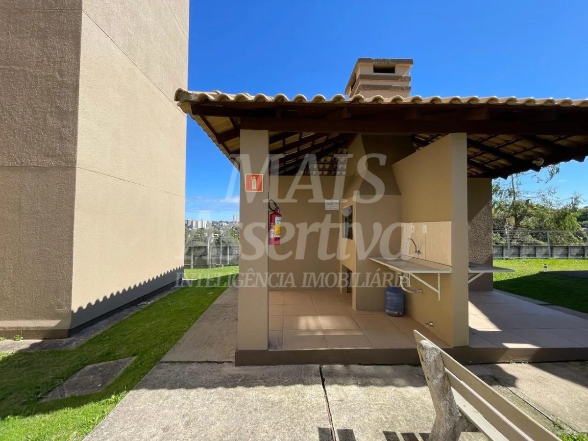 Excelente apartamento à venda - 3 Dormitórios, semi mobiliado e com sacada!