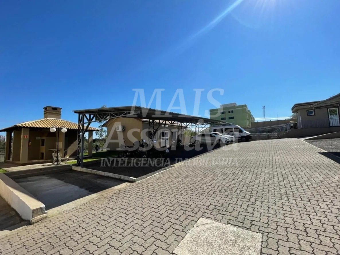 Excelente apartamento à venda - 3 Dormitórios, semi mobiliado e com sacada!