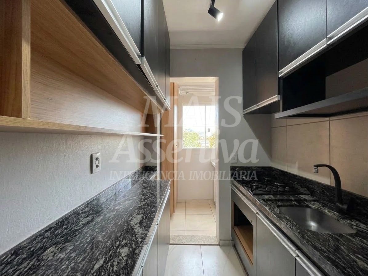 Excelente apartamento à venda - 3 Dormitórios, semi mobiliado e com sacada!