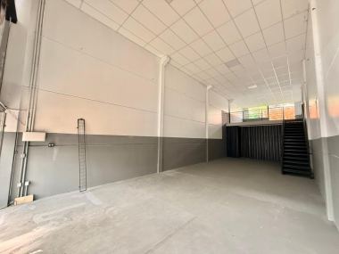 Ótima sala comercial para locação no bairro Operário em Novo Hamburgo - Com mezanino