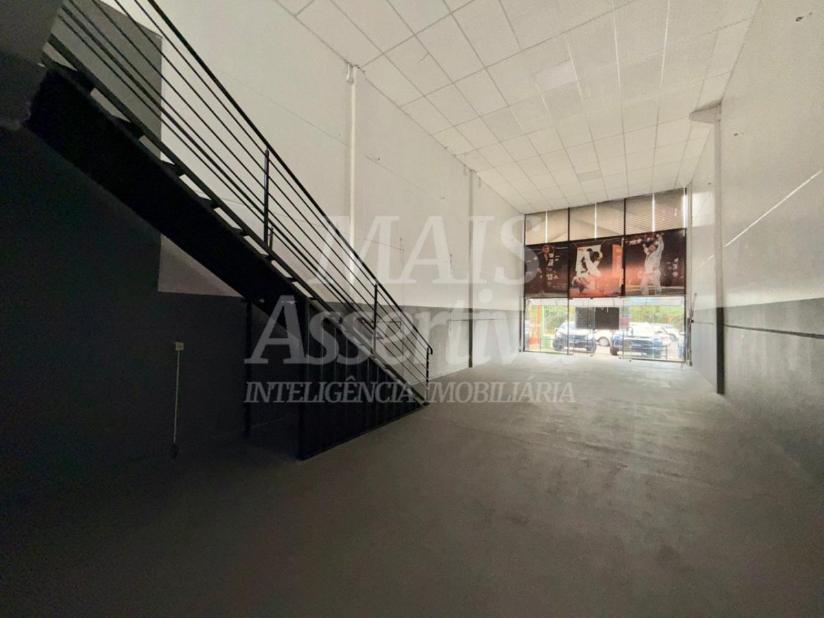 Ótima sala comercial para locação no bairro Operário em Novo Hamburgo - Com mezanino