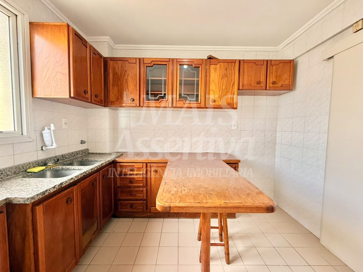 Apartamento semi mobiliado de 2 dormitórios - 10º andar no Centro de Novo Hamburgo 