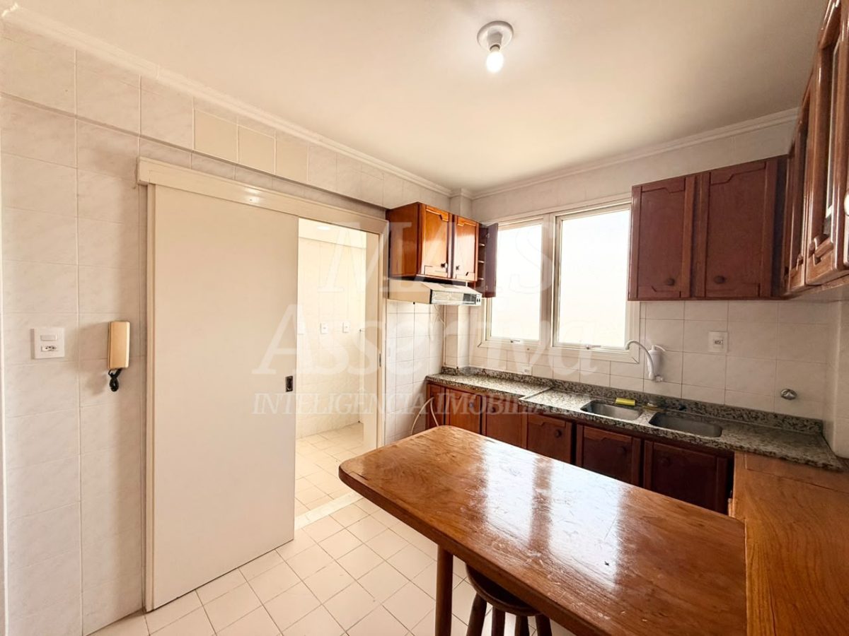 Apartamento semi mobiliado de 2 dormitórios - 10º andar no Centro de Novo Hamburgo 