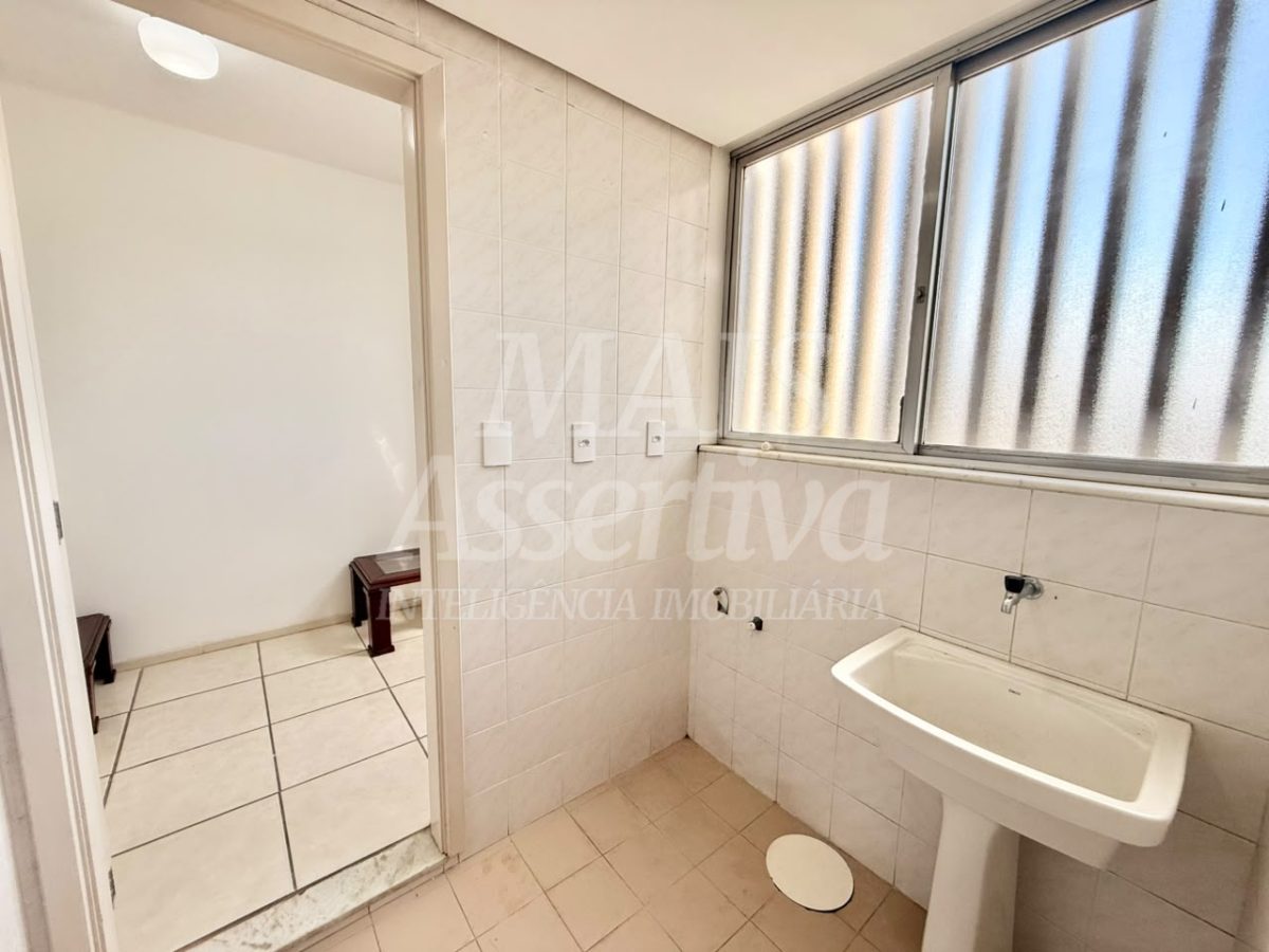Apartamento semi mobiliado de 2 dormitórios - 10º andar no Centro de Novo Hamburgo 