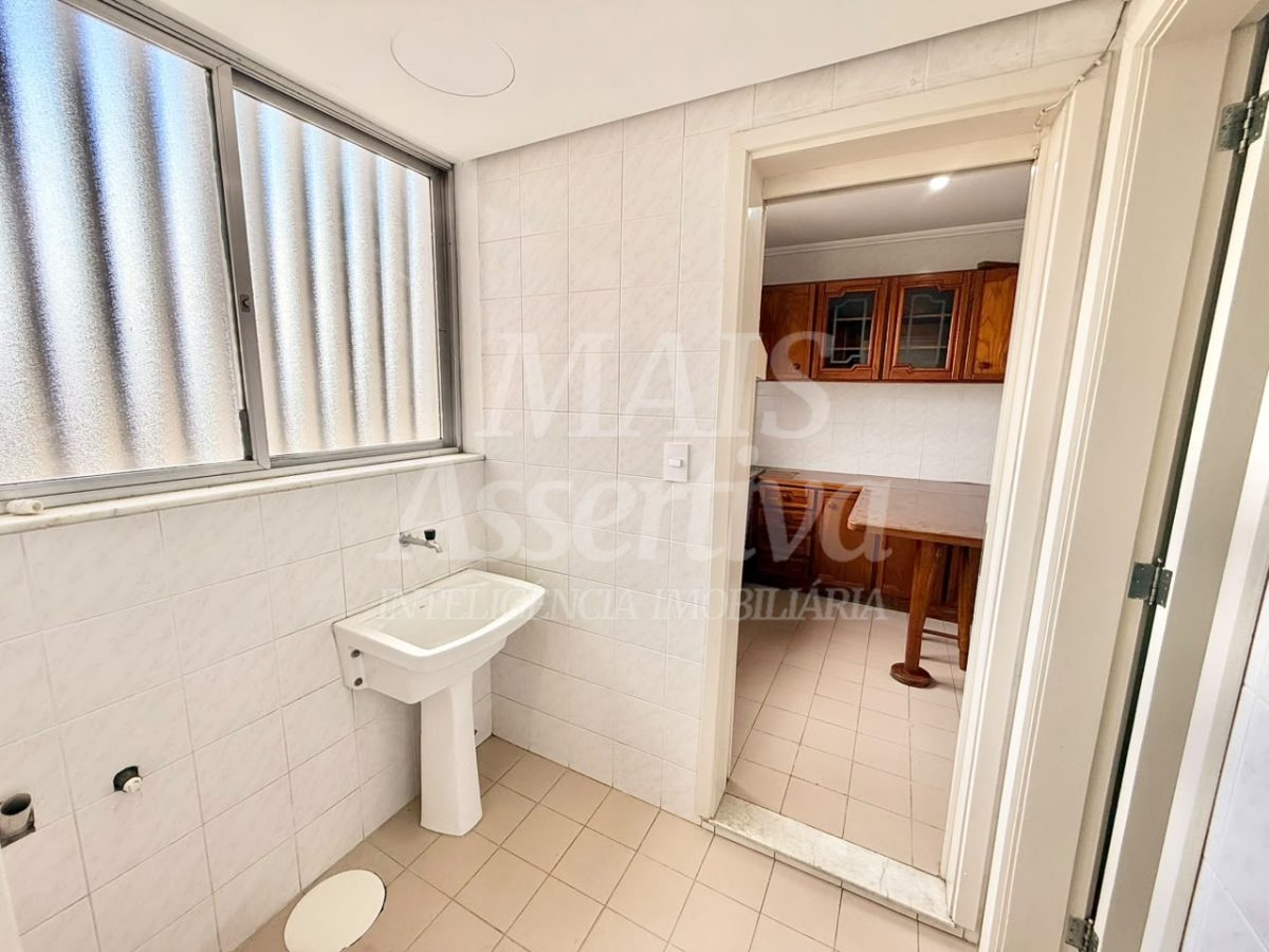 Apartamento semi mobiliado de 2 dormitórios - 10º andar no Centro de Novo Hamburgo 
