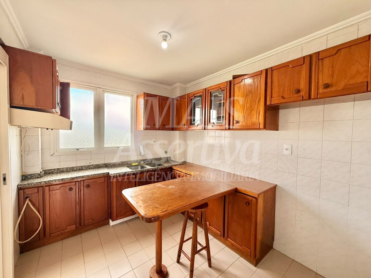 Apartamento semi mobiliado de 2 dormitórios - 10º andar no Centro de Novo Hamburgo 