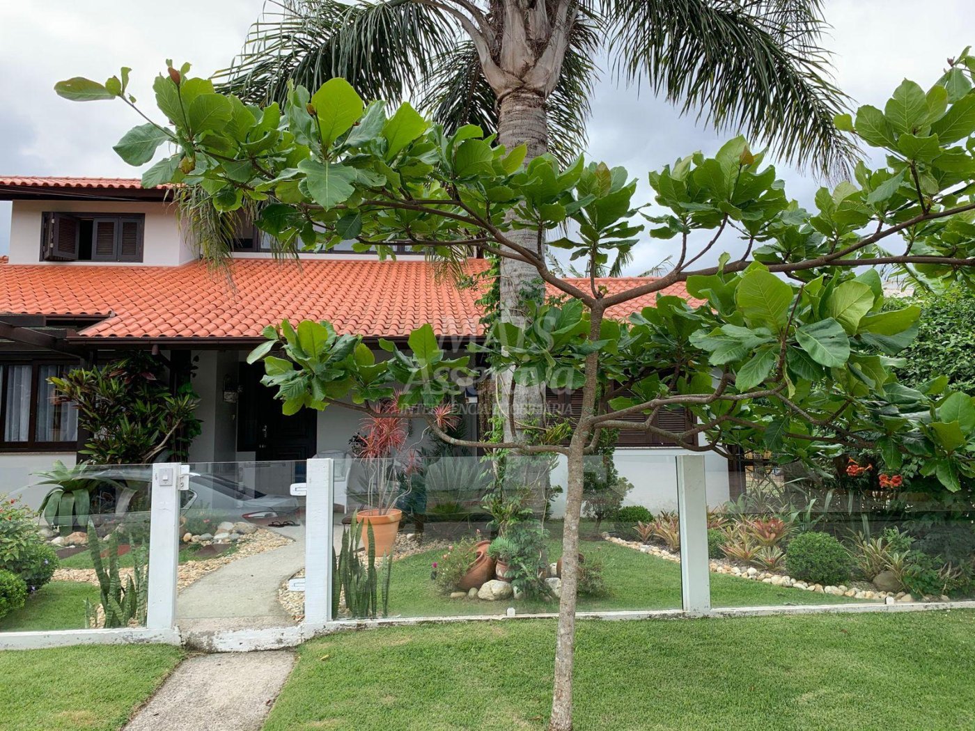 Residência mobiliada para venda em Garopaba/SC. 