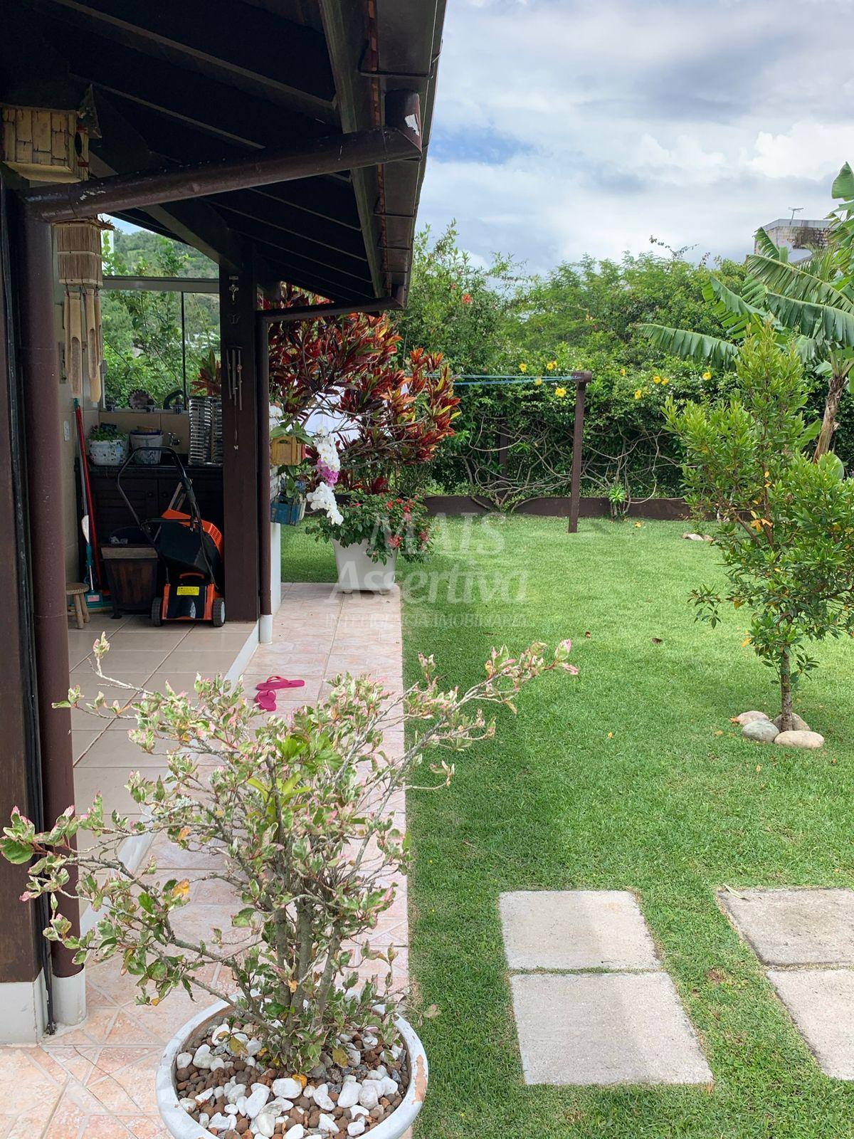 Residência mobiliada para venda em Garopaba/SC. 