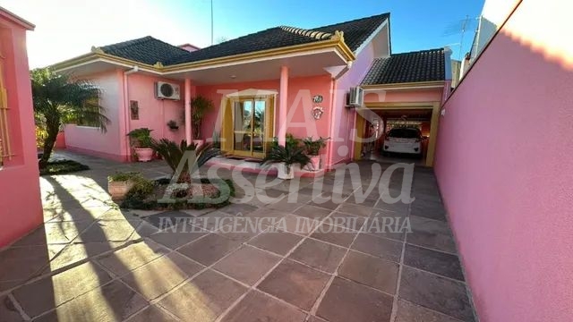 Ótima casa a venda localizada no bairro Centro em Campo Bom/RS - 3 Dormitórios