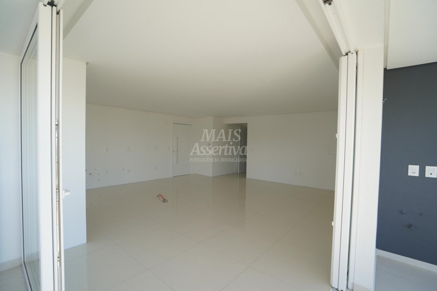 Apartamento novo à venda no Residencial Tharros, em Caxias do Sul-RS.