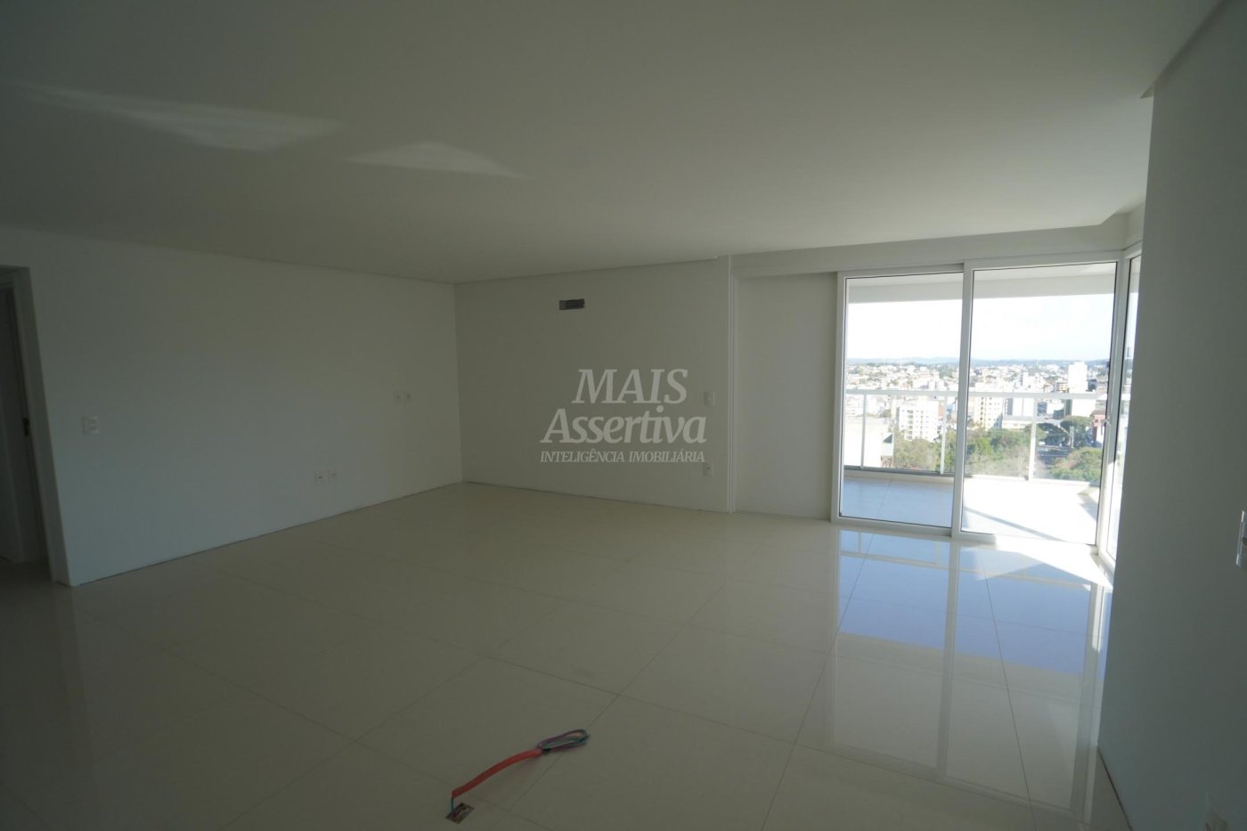 Apartamento novo à venda no Residencial Tharros, em Caxias do Sul-RS.