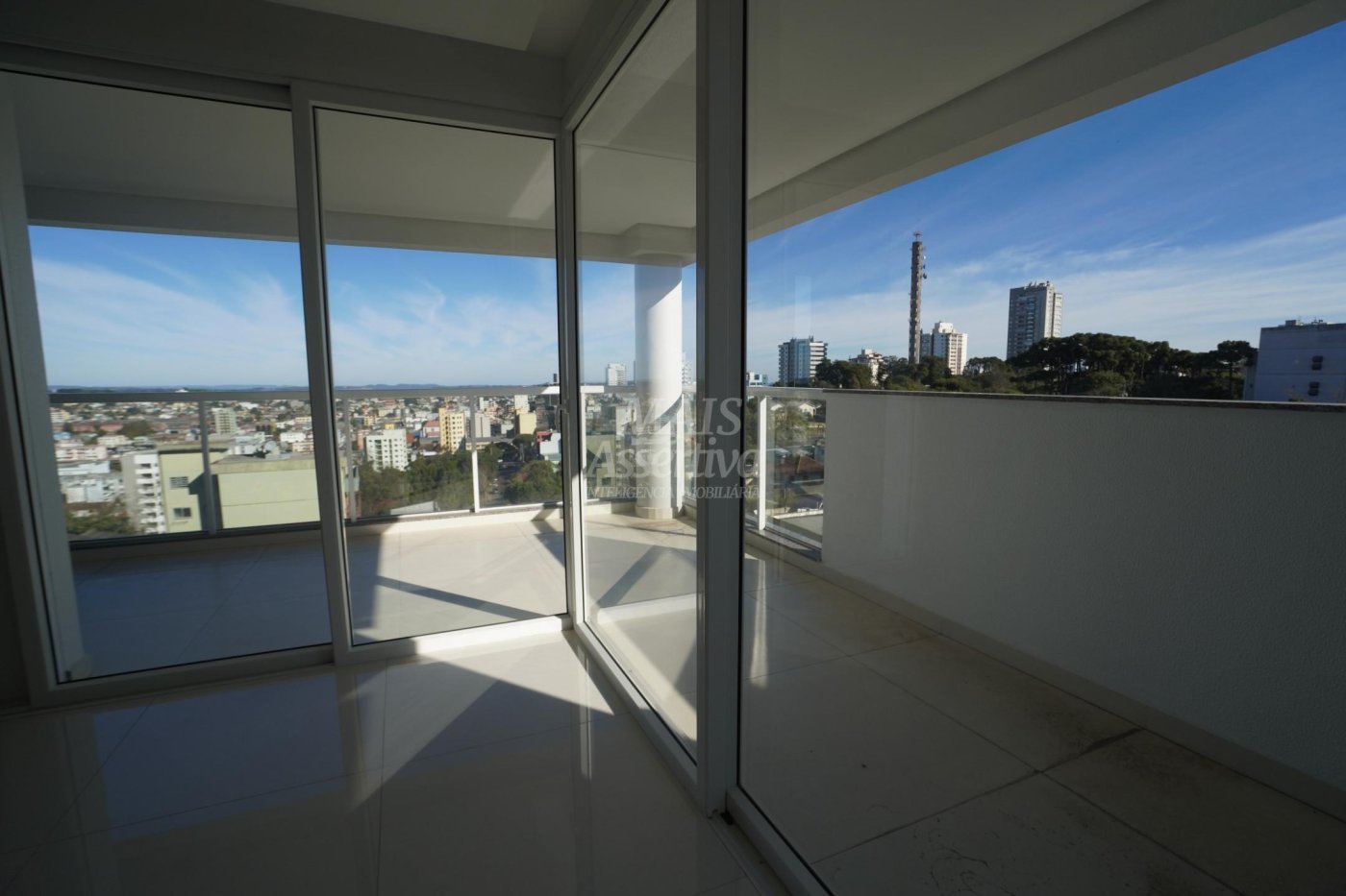 Apartamento novo à venda no Residencial Tharros, em Caxias do Sul-RS.