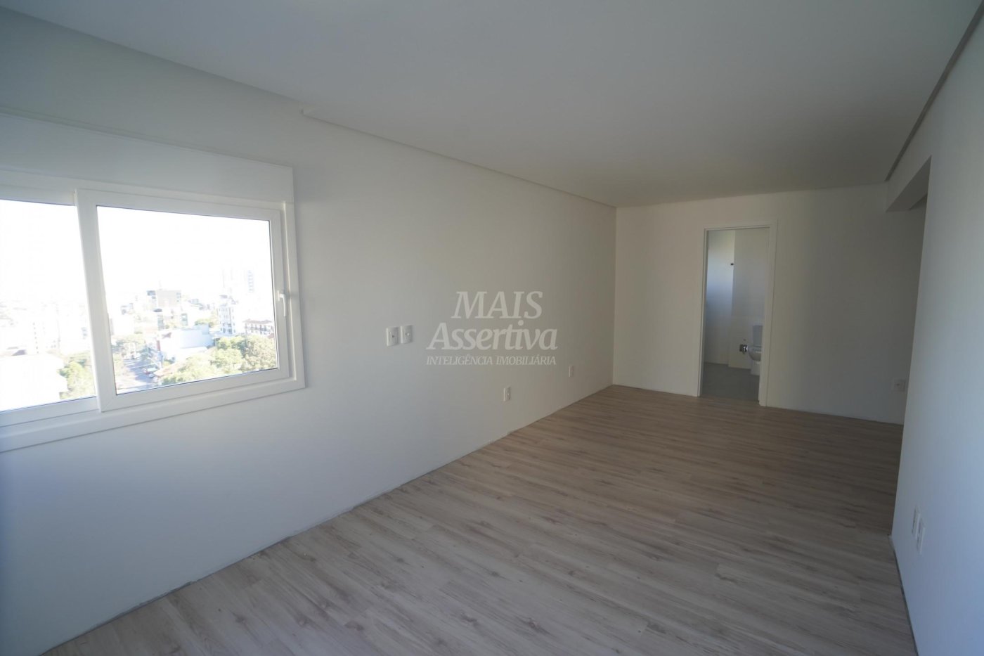 Apartamento novo à venda no Residencial Tharros, em Caxias do Sul-RS.