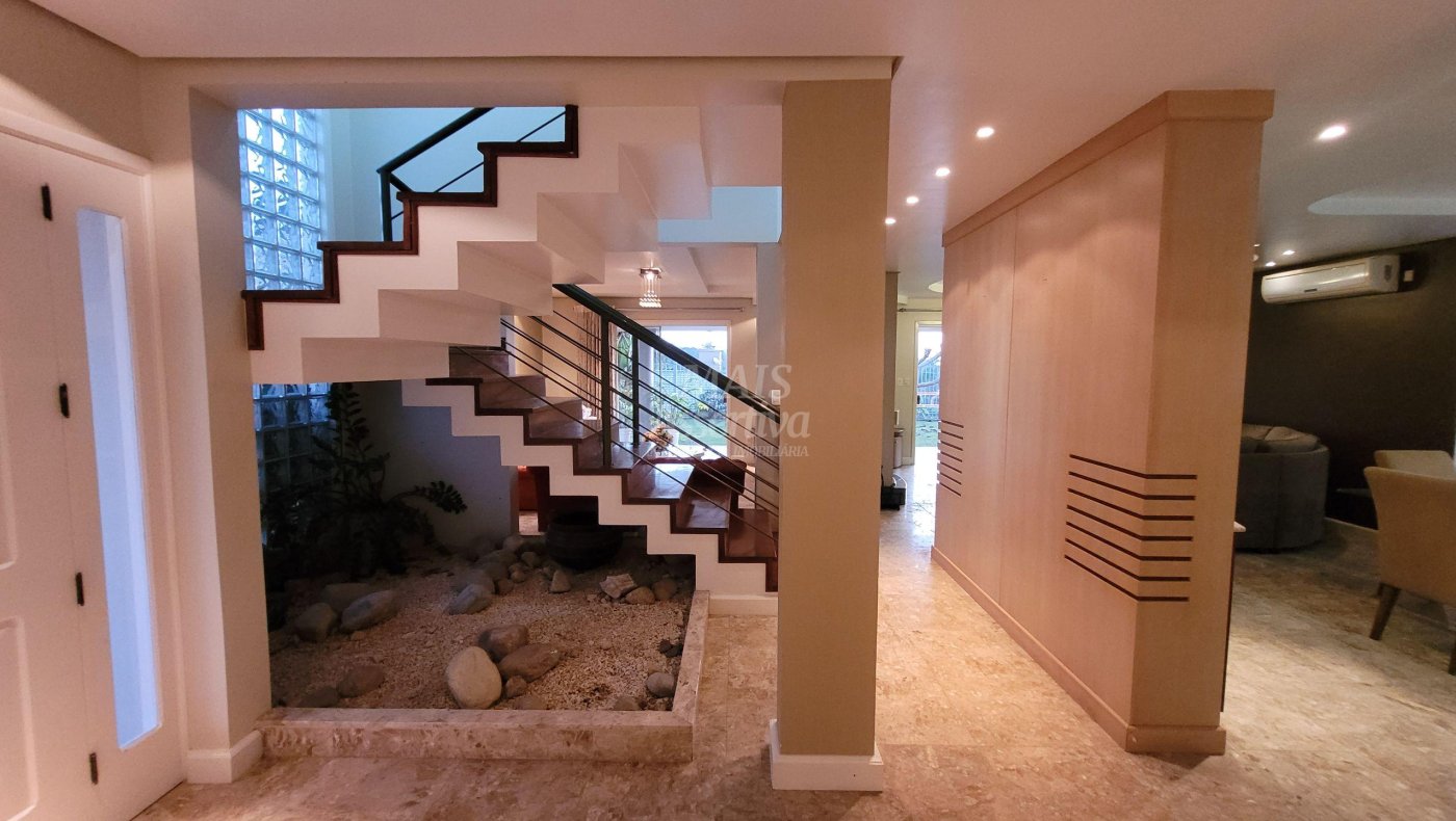 Excelente Casa de esquina para Venda com 389 m² em São Leopoldo