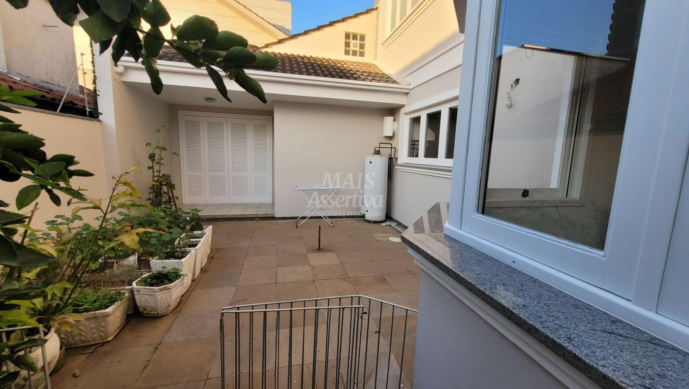 Excelente Casa de esquina para Venda com 389 m² em São Leopoldo