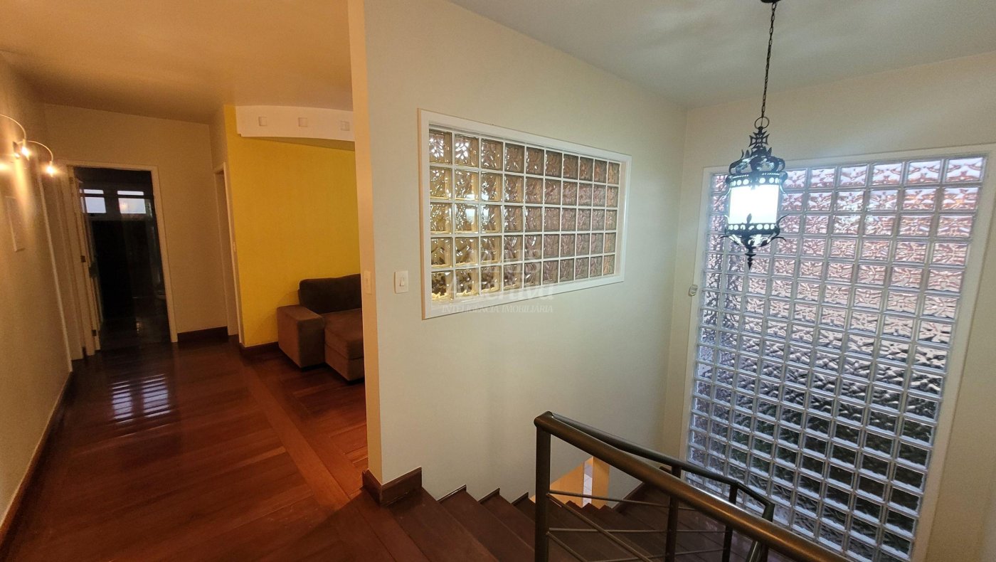 Excelente Casa de esquina para Venda com 389 m² em São Leopoldo