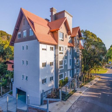 Apartamento semimobiliado à venda em Gramado 