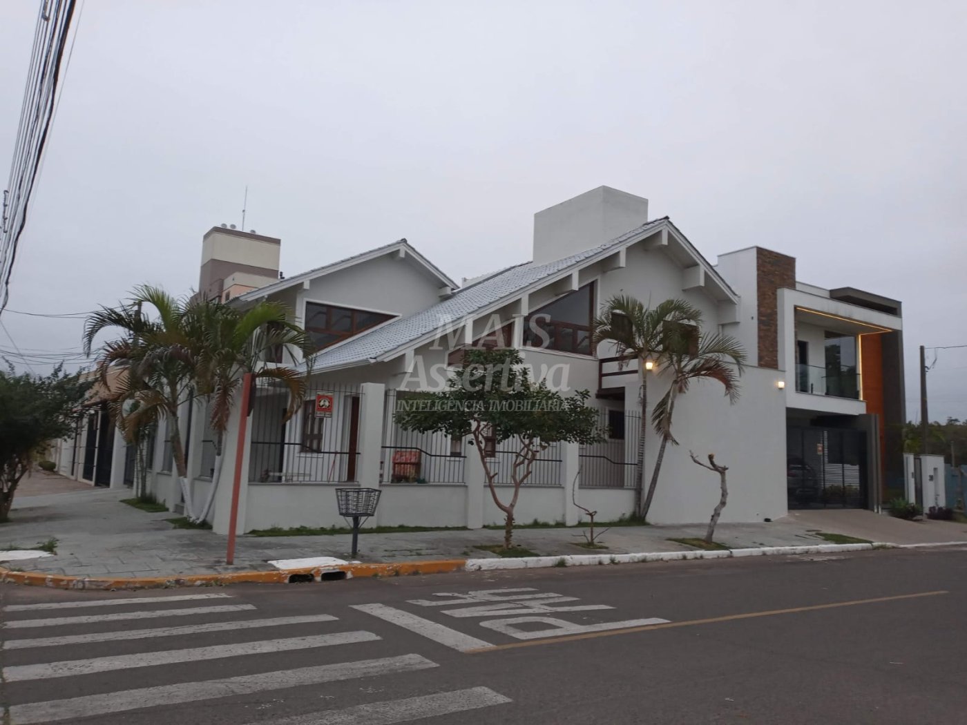 Ótimo sobrado a venda no Centro de Canoas/RS - 3 dormitórios, 1 suíte