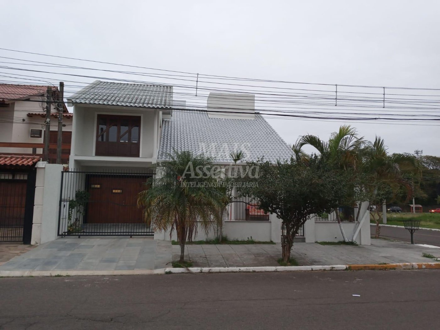 Ótimo sobrado a venda no Centro de Canoas/RS - 3 dormitórios, 1 suíte